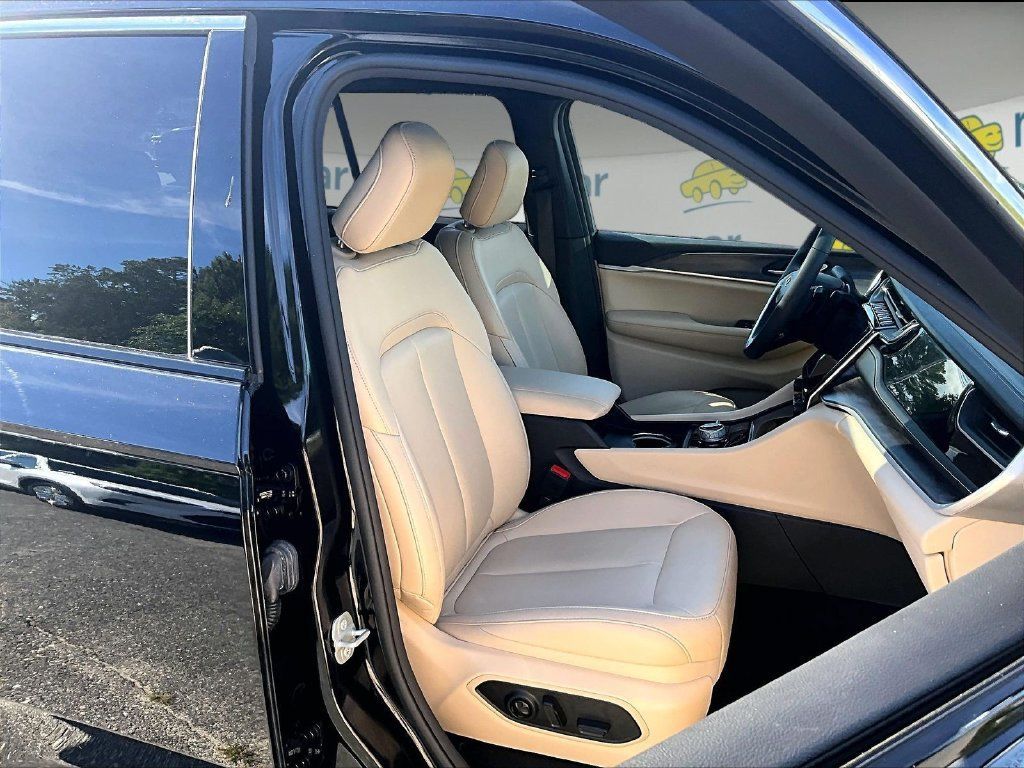 Used 2023 Jeep Grand Cherokee 4WD 4xe image 11