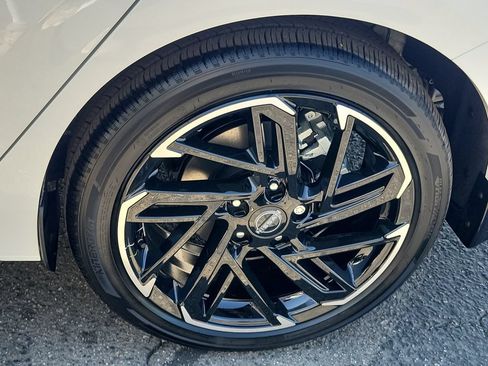 New 2026 Nissan Sentra SR w/ Floor Mat Package FWD image 4
