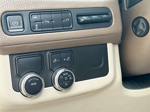 Used 2021 GMC Yukon Denali image 11