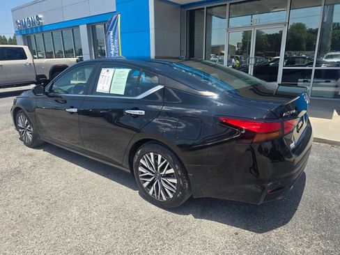 Used 2024 Nissan Altima 2.5 SV w/ SV Premium Package FWD image 3