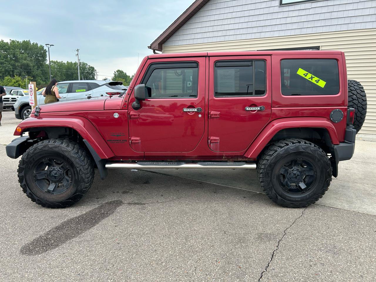 Used 2012 Jeep Wrangler Unlimited Sahara AWD/4WD image 8