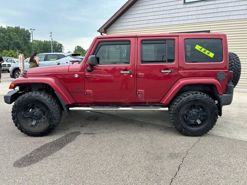 Used 2012 Jeep Wrangler Unlimited Sahara AWD/4WD image 8