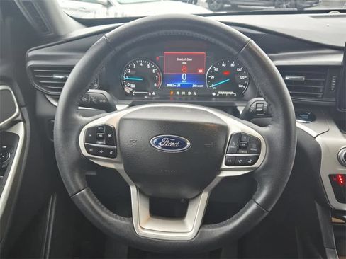 Used 2023 Ford Explorer XLT image 12