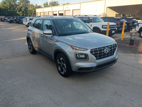 Used 2025 Hyundai Venue SEL FWD image 6