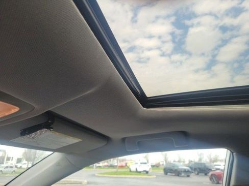 Used 2019 Toyota Highlander XLE image 17