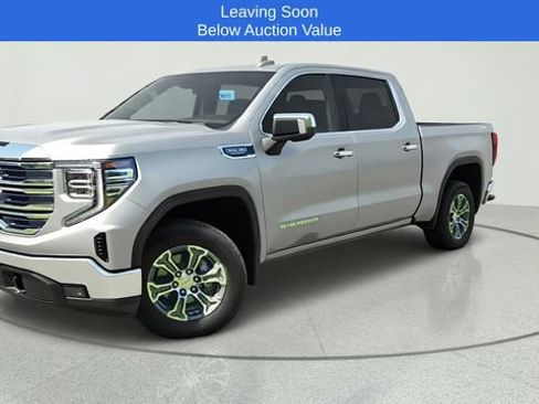 Used 2025 GMC Sierra 1500 SLT AWD/4WD image 1