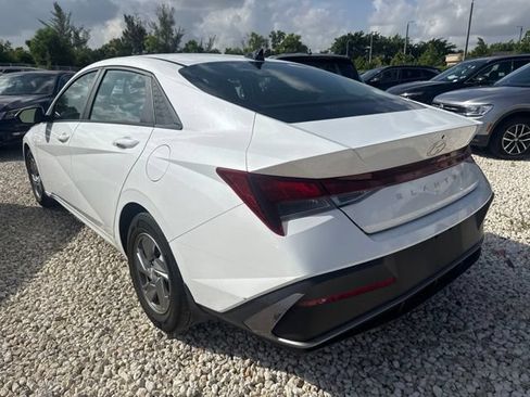 Certified 2024 Hyundai Elantra SE FWD image 8