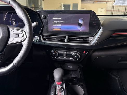 Used 2024 Chevrolet Trax RS w/ Sunroof Package image 33