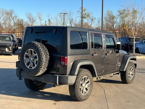 Used 2018 Jeep Wrangler Unlimited Sport S image 12