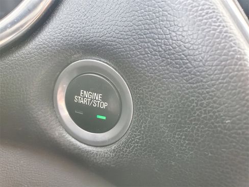 Used 2017 Chevrolet Malibu Premier image 20