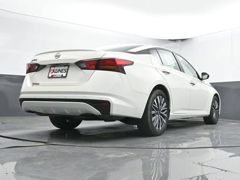 Used 2025 Nissan Altima 2.5 SV FWD image 42