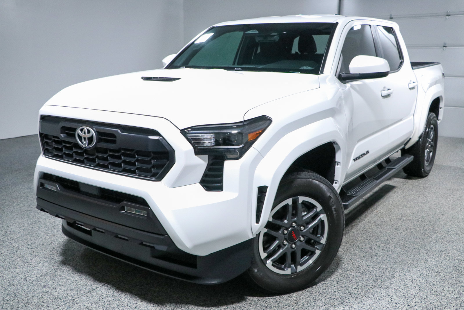 Used 2024 Toyota Tacoma TRD Sport AWD/4WD image 31