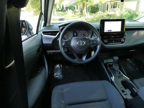 Used 2024 Toyota Corolla LE image 9