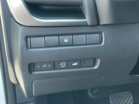 Certified 2025 Nissan Rogue SV AWD/4WD image 14