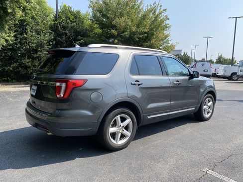 Used 2018 Ford Explorer XLT w/ Equipment Group 202A FWD image 9
