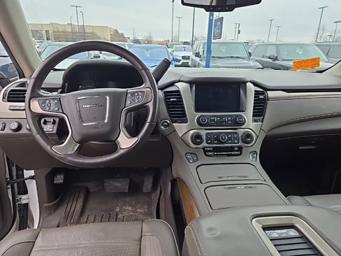 Used 2020 GMC Yukon Denali w/ Denali Premium Package image 14