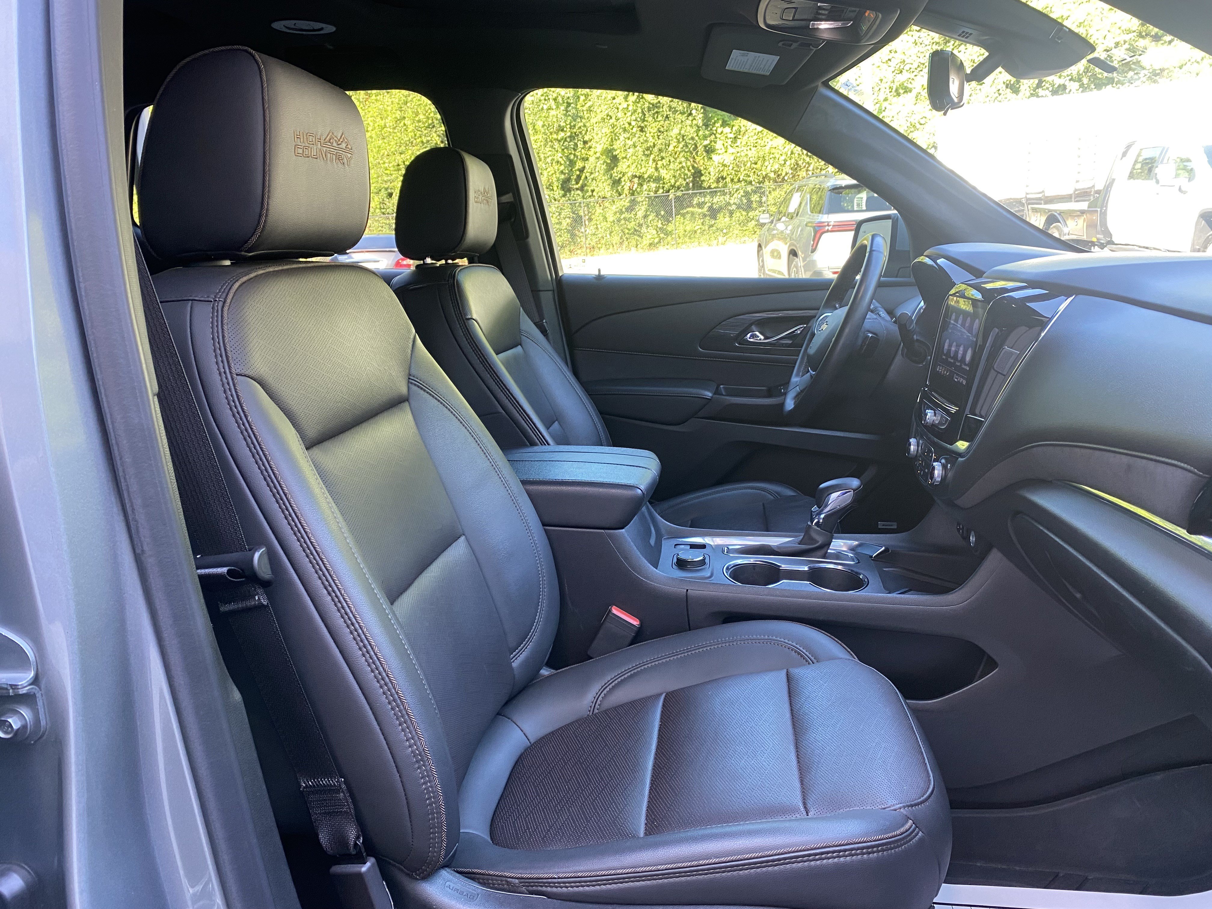 Used 2023 Chevrolet Traverse High Country FWD image 36