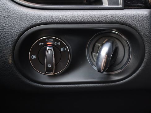 Certified 2023 Porsche Macan Turbo AWD/4WD image 20