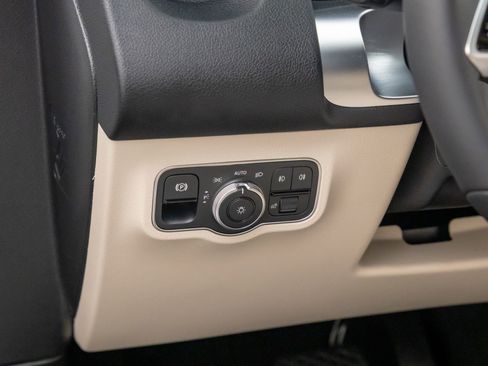 New 2025 Mercedes-Benz GLB 250 4MATIC image 21