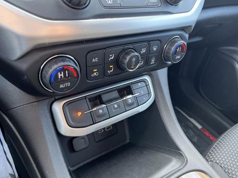 Used 2021 GMC Acadia SLE w/ Driver Convenience Package image 11