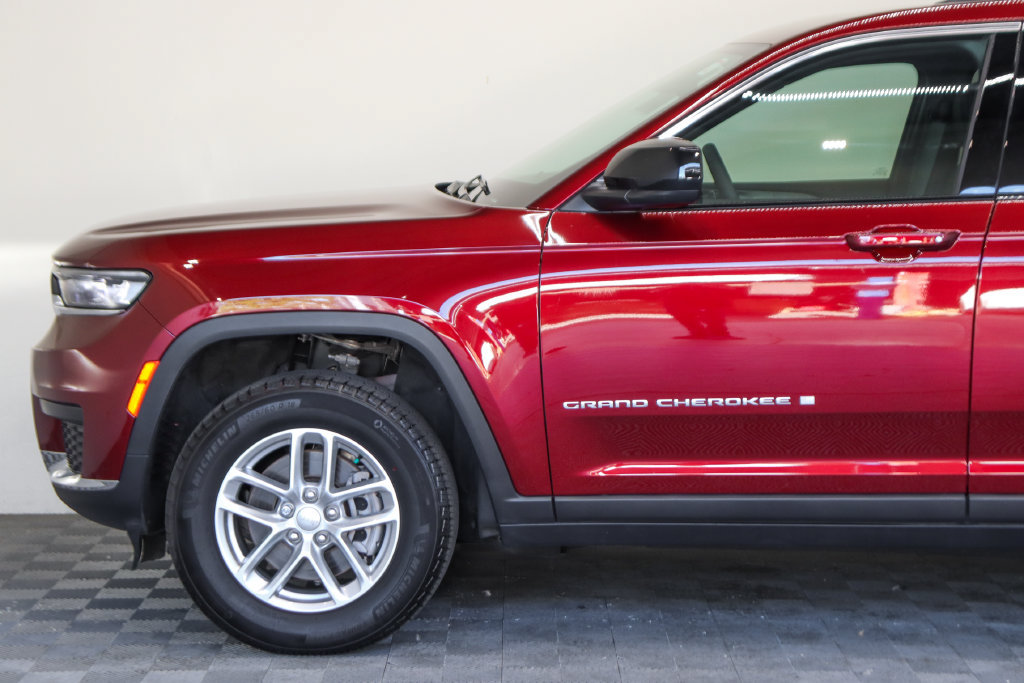Used 2025 Jeep Grand Cherokee L Laredo w/ Luxury Tech Group I RWD image 43
