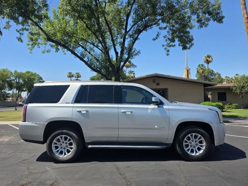 Used 2017 GMC Yukon SLT RWD image 3