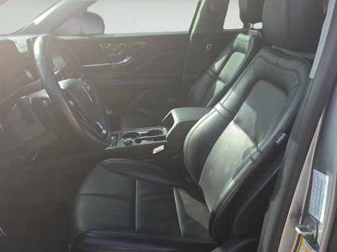 Used 2022 Lincoln Corsair AWD w/ Premium Package image 9