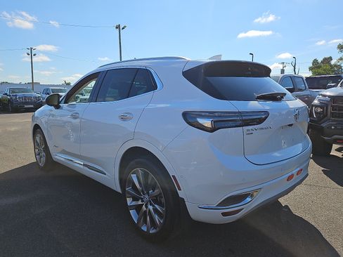 Used 2022 Buick Envision Avenir w/ Technology Package II AWD/4WD image 4