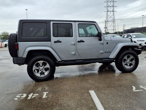 Used 2016 Jeep Wrangler Unlimited Sahara w/ Connectivity Group AWD/4WD image 23