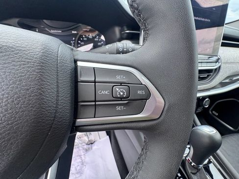 Used 2023 Jeep Compass Latitude w/ Sun and Sound Group AWD/4WD image 15