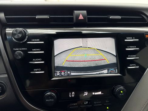 Used 2018 Toyota Camry SE w/ Convenience Package FWD image 29