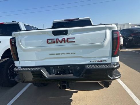 Used 2025 GMC Sierra 2500 AT4X AWD/4WD image 7