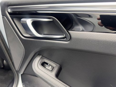 Used 2022 Porsche Macan image 42