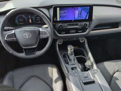 Used 2025 Toyota Grand Highlander AWD Hybrid image 26