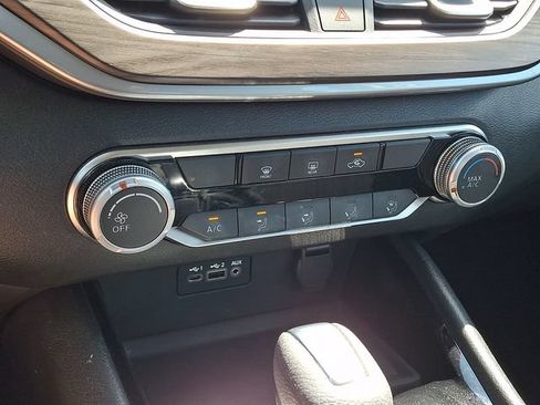 Used 2024 Nissan Altima 2.5 SV FWD image 17