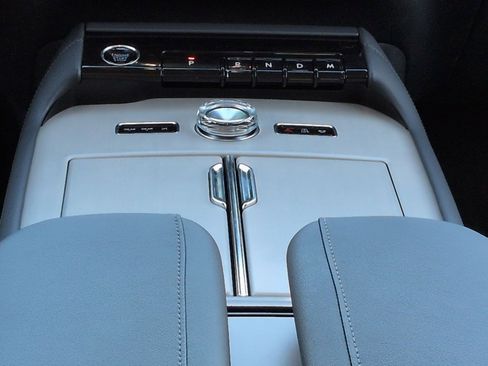 New 2026 Lincoln Navigator Premiere AWD/4WD image 19