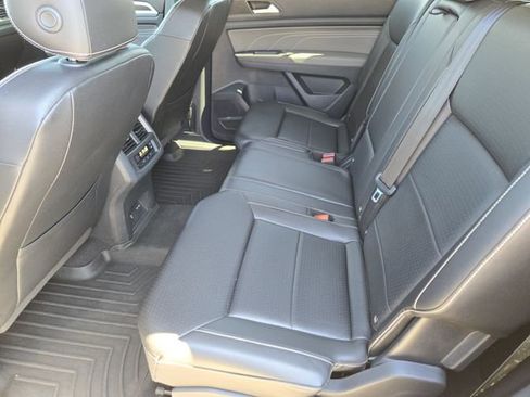 Used 2023 Volkswagen Atlas SE w/ Black Wheel Package image 31