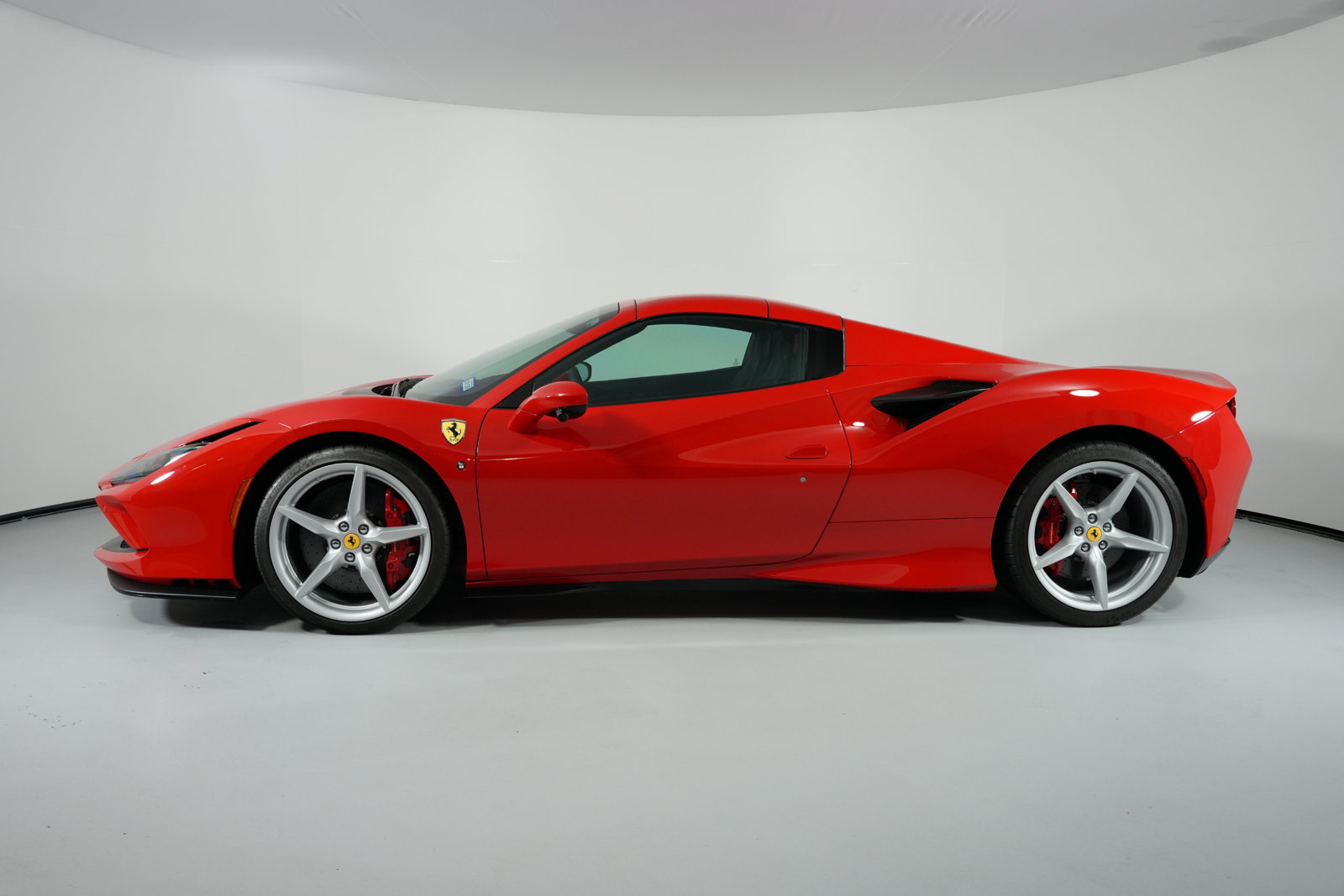 Used 2023 Ferrari F8 Tributo RWD image 7
