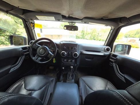 Used 2017 Jeep Wrangler Unlimited Sahara w/ Dual Top Group AWD/4WD image 29
