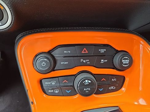 Used 2018 Dodge Challenger R/T w/ Driver Convenience Group image 9