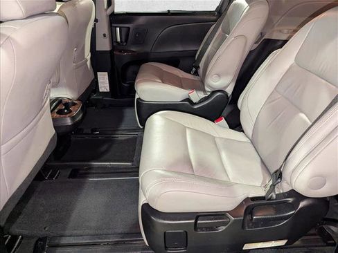 Used 2016 Toyota Sienna Limited image 20
