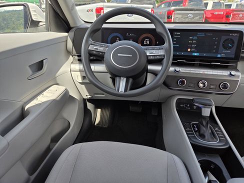 Used 2024 Hyundai Kona SE AWD/4WD image 16