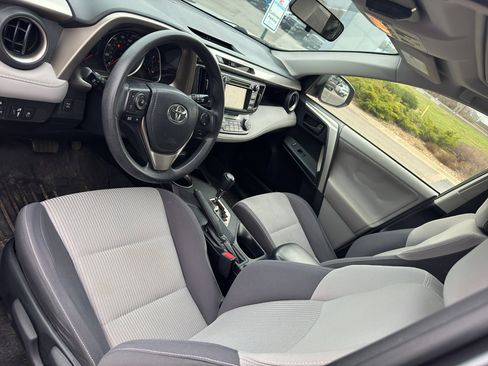 Used 2013 Toyota RAV4 XLE image 9