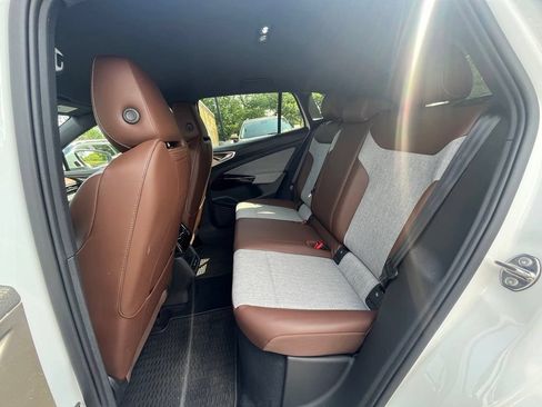 Certified 2025 Volkswagen ID.4 Pro AWD/4WD image 22