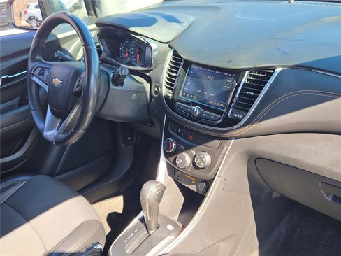 Used 2021 Chevrolet Trax LT w/ Driver Confidence Package image 5