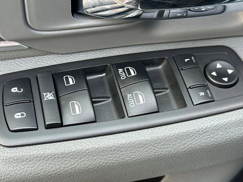 Used 2018 RAM 1500 Classic SLT image 12