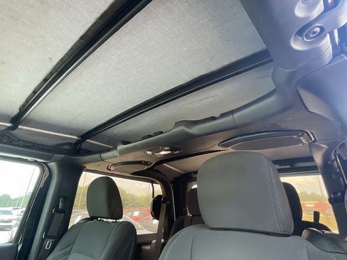 Used 2018 Jeep Wrangler Sport AWD/4WD image 16