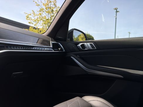 Used 2025 BMW X7 xDrive40i w/ M Sport Package AWD/4WD image 46
