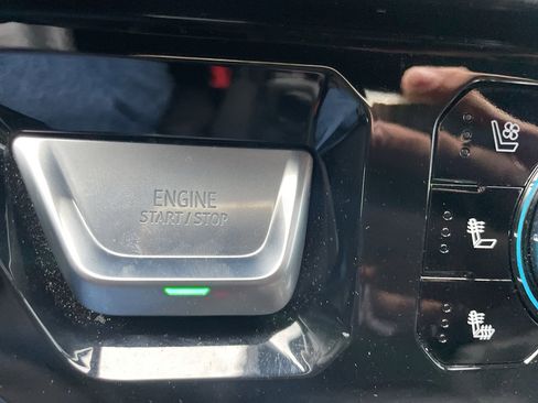 Used 2023 GMC Sierra 1500 AT4 w/ Technology Package image 30