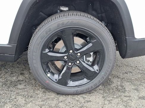 New 2025 Jeep Grand Cherokee L Altitude image 8